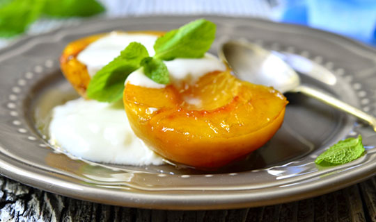 grilled peaches with yogurt sauce