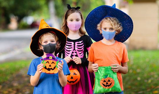 kids trick-or-treating