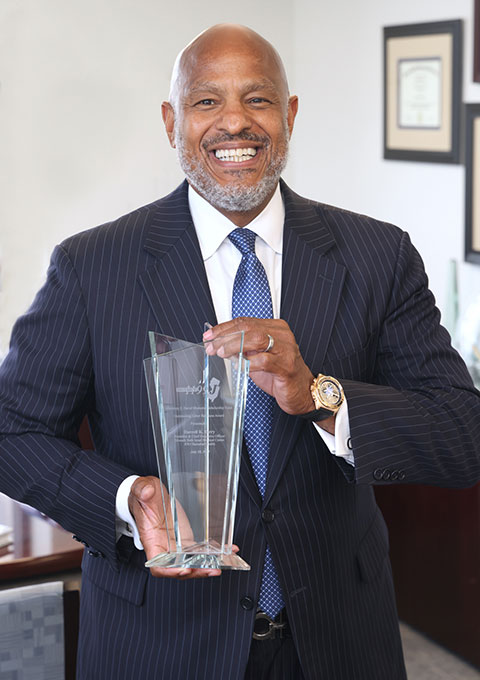 Darrell K. Terry, Sr., MHA, MPH, FACHE, FHELA, President and Chief Executive Officer, Newark Beth Israel Medical Center and Children’s Hospital of New Jersey with the Aberdeen David Outstanding Labor Relations Award