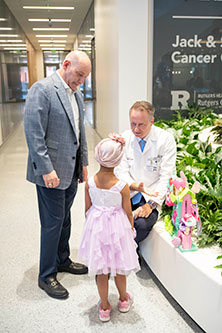 Dr. Andy Evens, Chief Physician Officer, Jack & Sheryl Morris Cancer Center, and Jack Morris, Chair of the Board of RWJUH visit with 5 year old pediatric cancer patient, Serina Patel