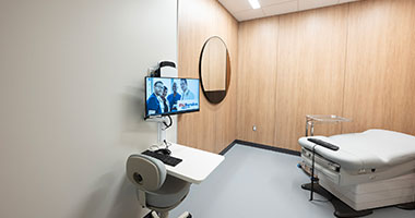  Jack & Sheryl Morris Cancer Center patient room