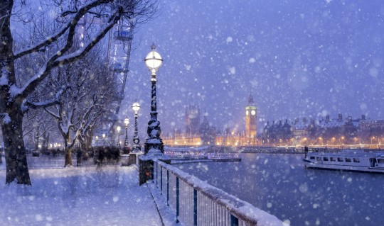 Holiday scene with snow on the Thames