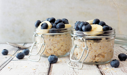 overnight oats with blueberries and bananas