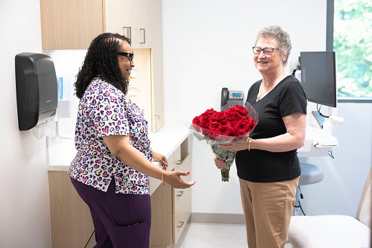 Maria receiving flowers